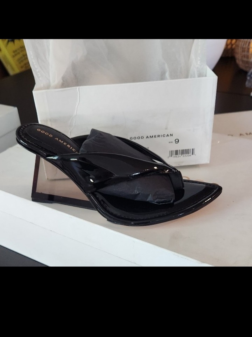 Good American - Cinder-f*king-rella Black Thong Clear Sandal Wedges - Picture 4 of 4